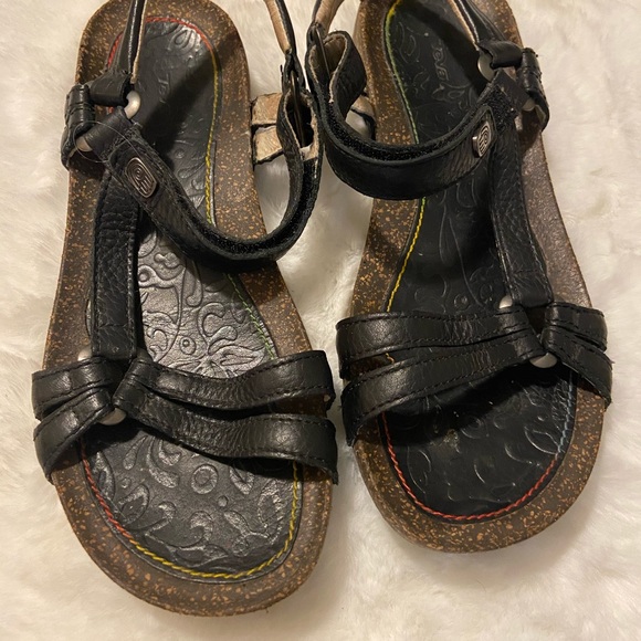 Teva - Picture 2 of 4